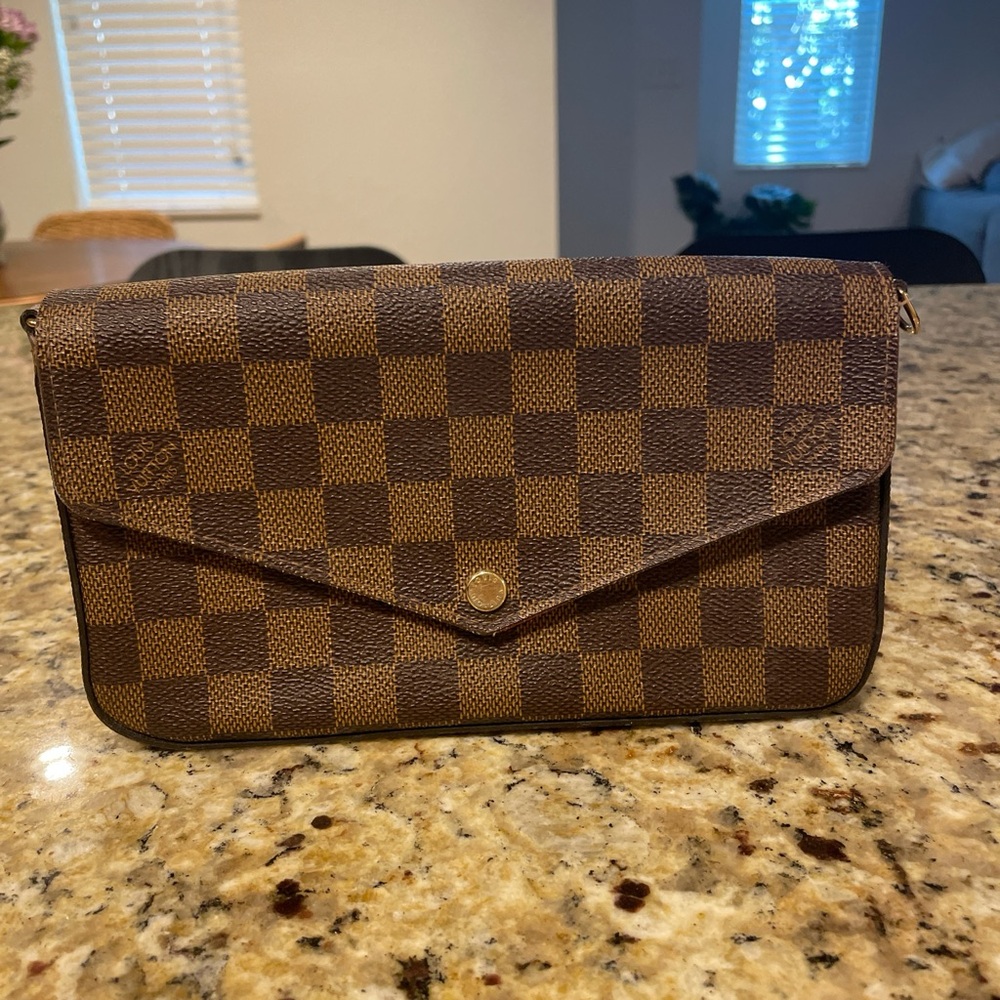 Louis Vuitton pochette